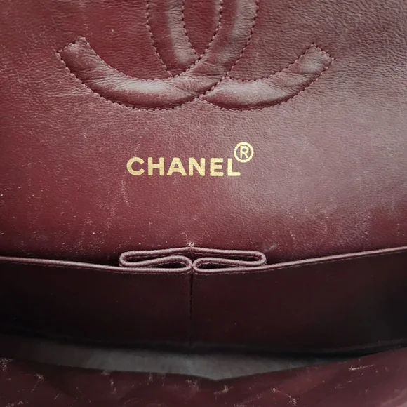 ONE DAY SALE ❤️ CHANEL Black Quilted Shoulder Bag with Gold Chain - Picture 4 of 14